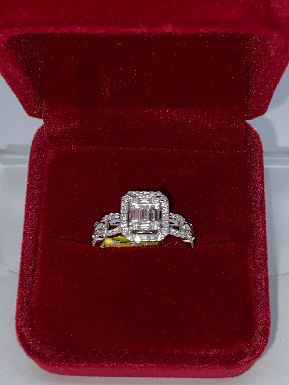 Real 10KT White Gold & 0.60CTW Diamond Lady Ring