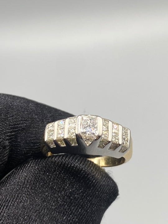 Genuine 10kt Gold Diamond Women’s Ring of 2.50 CTW